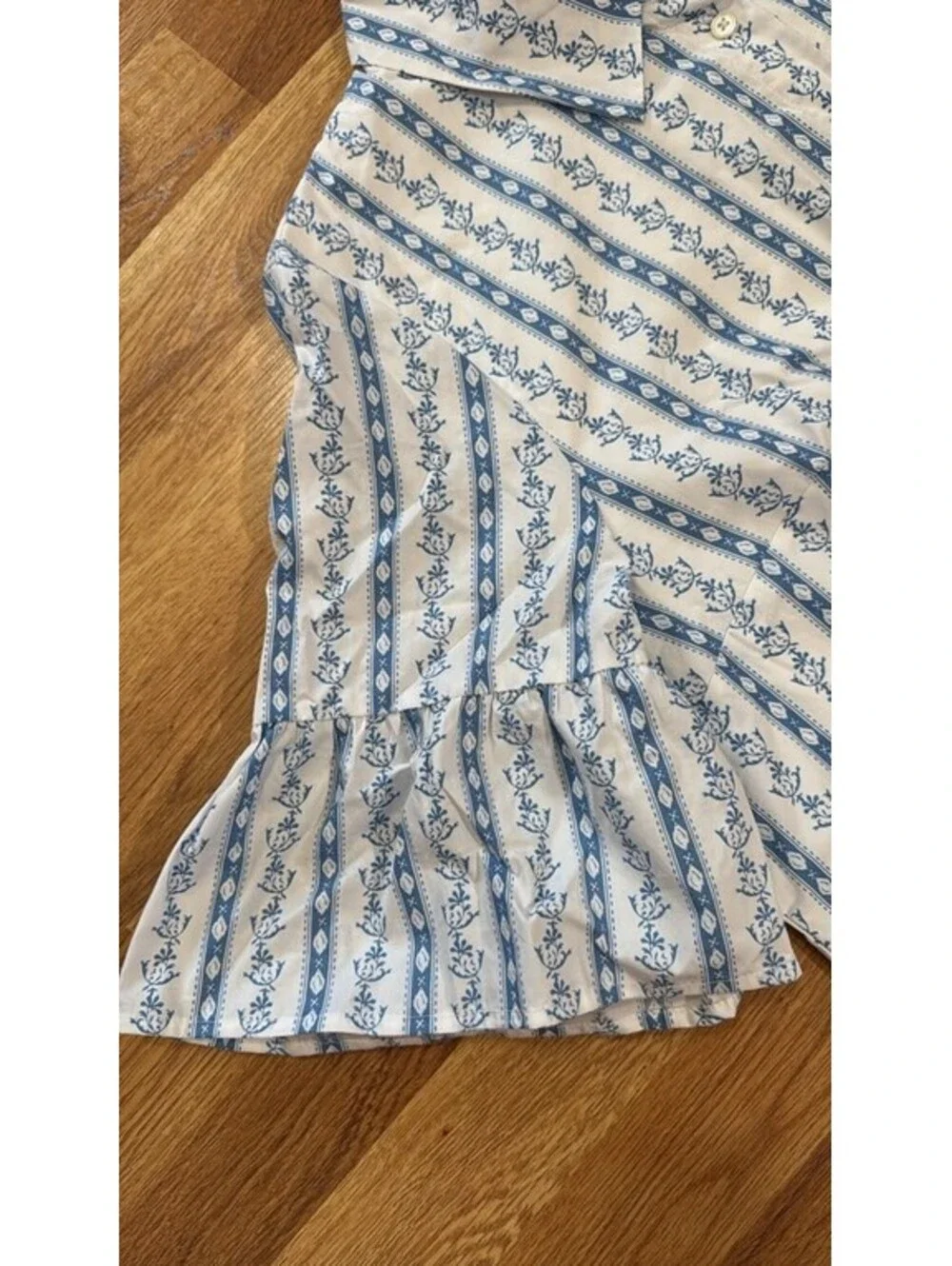 Universal Thread Button‑Front Dress – Blue Floral Stripe Size M - Picture 5 of 5